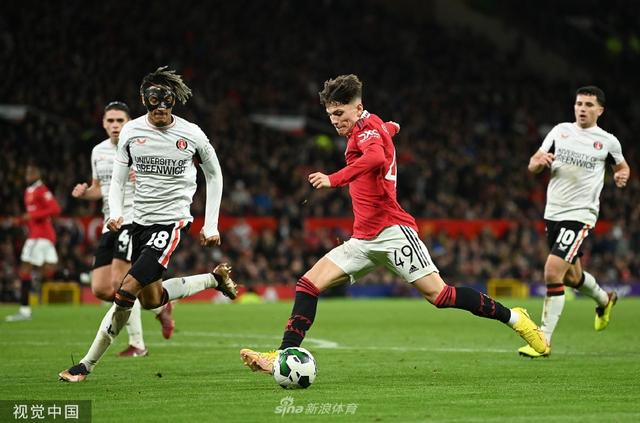 伊布助攻的 伊布助攻的