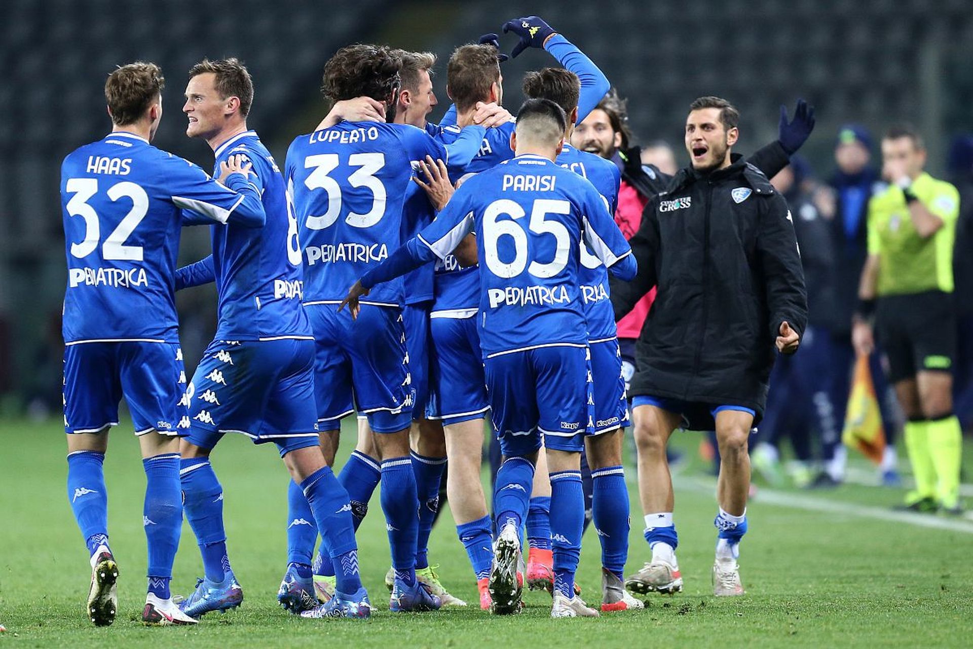 了无数球迷 了无数球迷